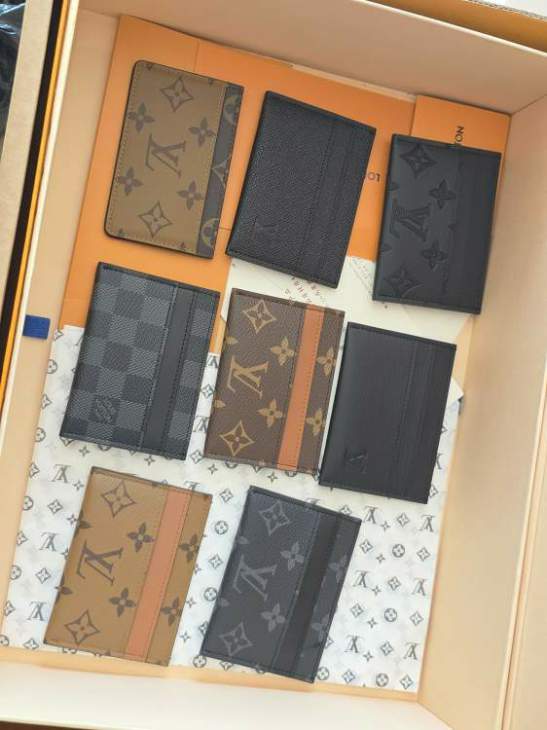 Picture of Louis Vuitton Wallets _SKUfw220573564fw